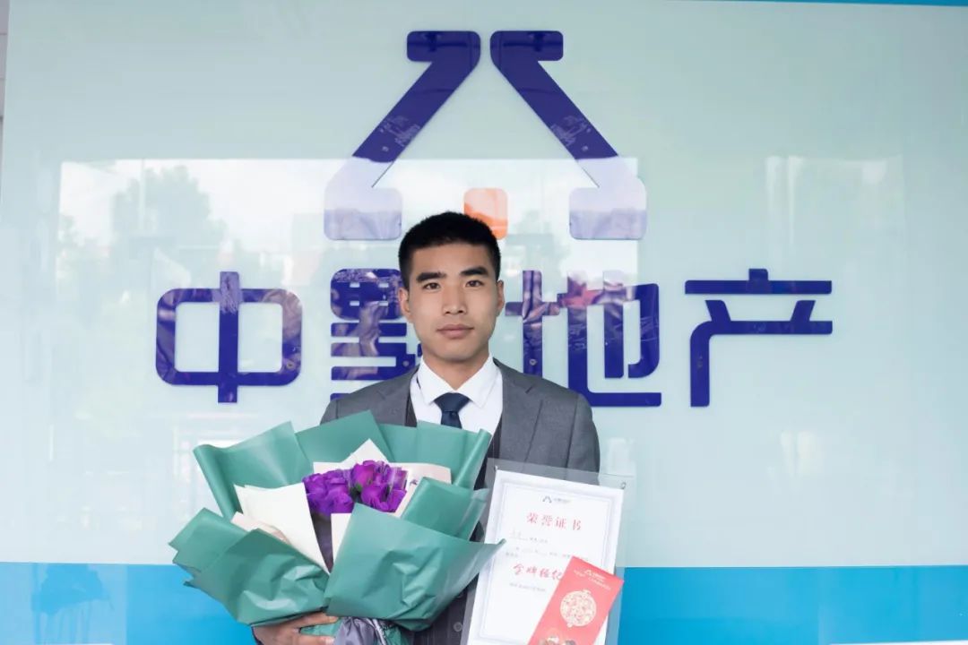 金融之星，在平凡中閃耀光芒。